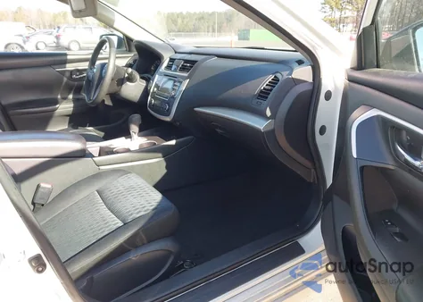 2016 Nissan Altima 2.5/2.5 S/2.5 Sl/2.5 Sr/2.5 Sv z USA, uszkodzony, nr VIN 1N4AL3AP1GN337188